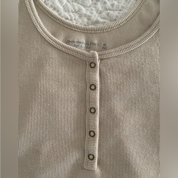 NWT Abercrombie and Fitch Henley soft rib tank top in tan size XL - Picture 2 of 2